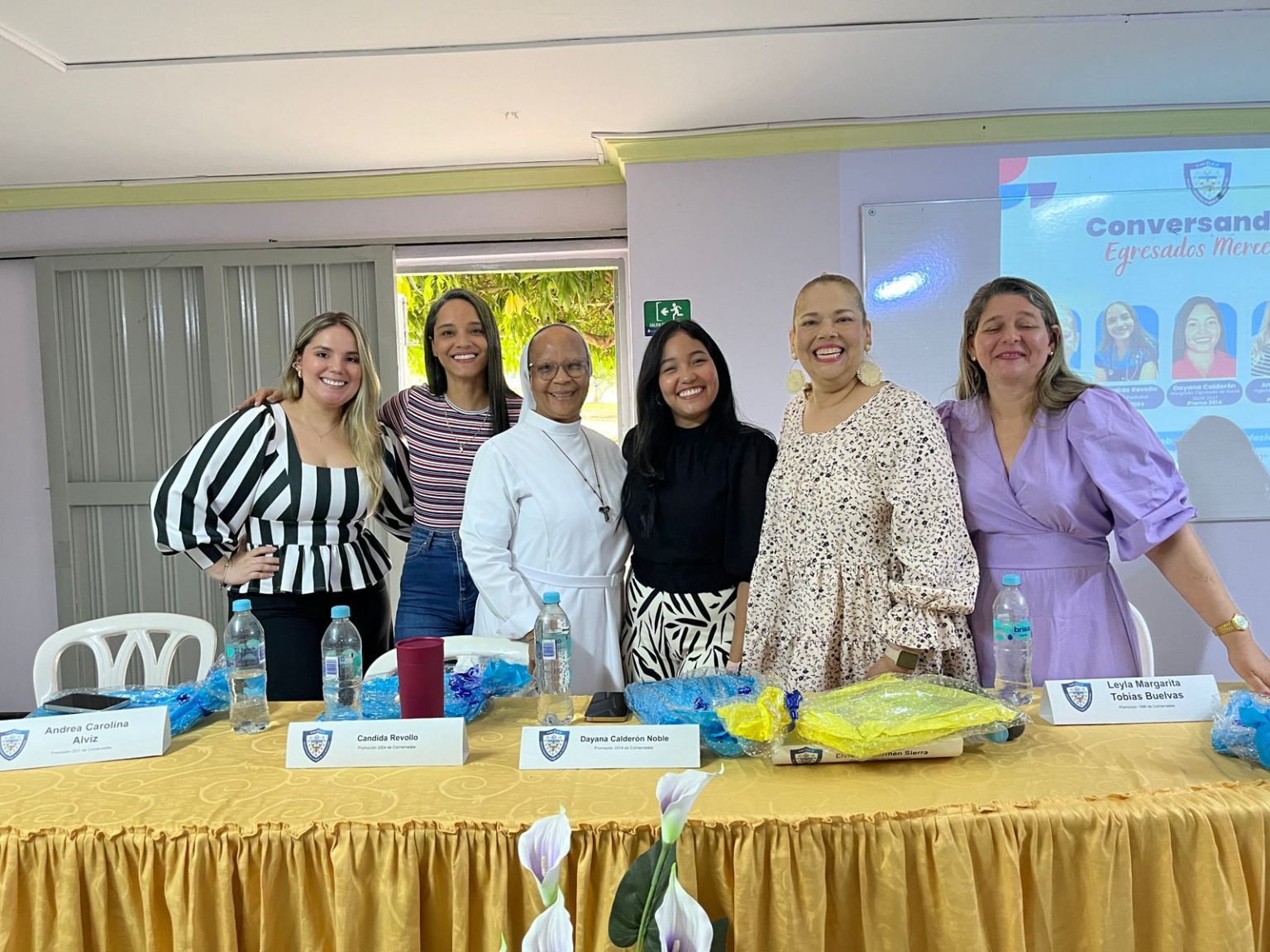 Conversatorio con egresadas